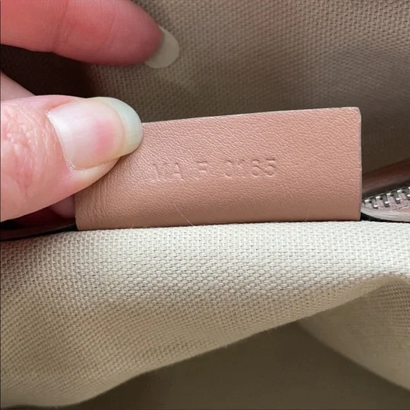 Givenchy Bag  🎄 - Picture 8 of 17